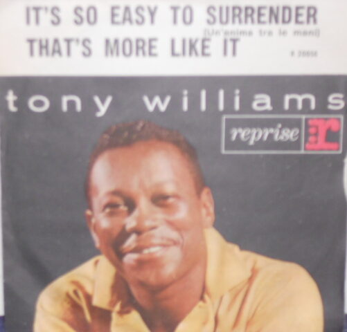 IT'S SO EASY TO SURRENDER / THAT'S MORE LIKE IT - 7" ITALY