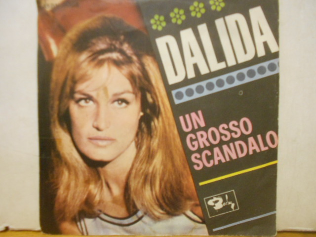 UN GROSSO SCANDALO - 7" ITALY