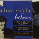 Plays Beethoven: Sonatas - 1°St Usa