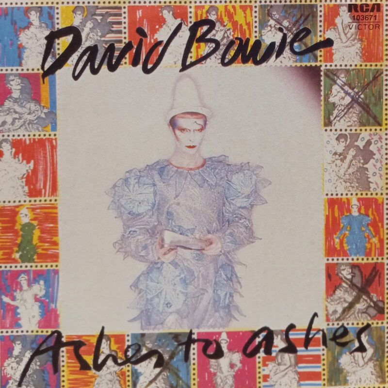 DAVID BOWIE A Ashes To Ashes 4:24 B Move On 3:16 UOMINI ROCK 45 - 7"